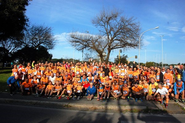 Foto del gruppone Orange nei pressi della partenza della mezza maratona pi famose d'Italia