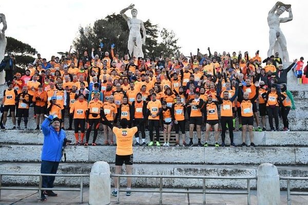 La tradizionale foto di gruppo all'interno dello Stadio dei Marmi con il nostro Presidente Pino Coccia intento a dirigere la squadra orange