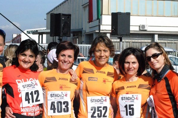 Le nostre atlete orange Paola Patta, Annalaura Bravetti, Maria Elena Trulli, Patrizia Cattivera e Paola Rossi