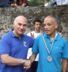 Raffaele Panebianco riceve la medaglia ricordo.