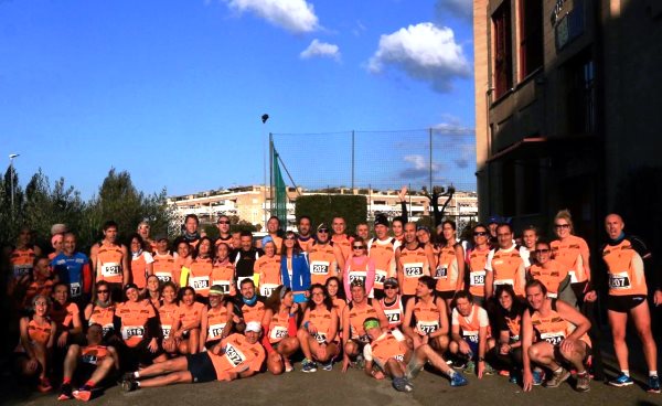 Il folto gruppo orange presente alla Maratonina di Sant'Alberto Magno (foto di G. Bartolini)
