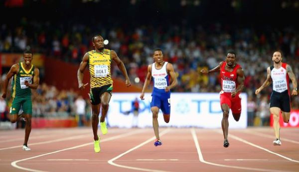 L'arrivo vittorioso di Usain Bolt nella gara dei 200 metri piani