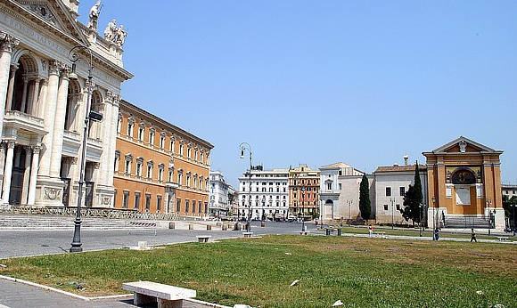 la piazza di San Giovanni a Roma
